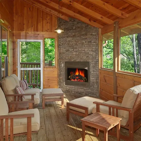 Four Seasons Holiday Home